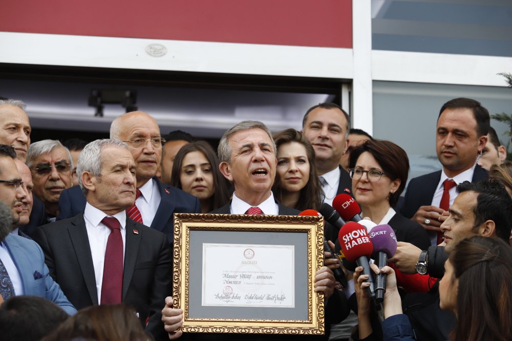 Ankara'da Mansur Yavaş mazbatasını aldı