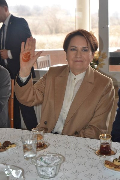 Meral Akşener'in Çanakkale toplantısında otel engeli