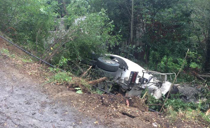 Trabzon’da beton mikseri devrildi: 1 yaralı