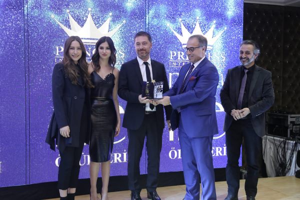 Mehmet Yiğit Alp'e ödül!