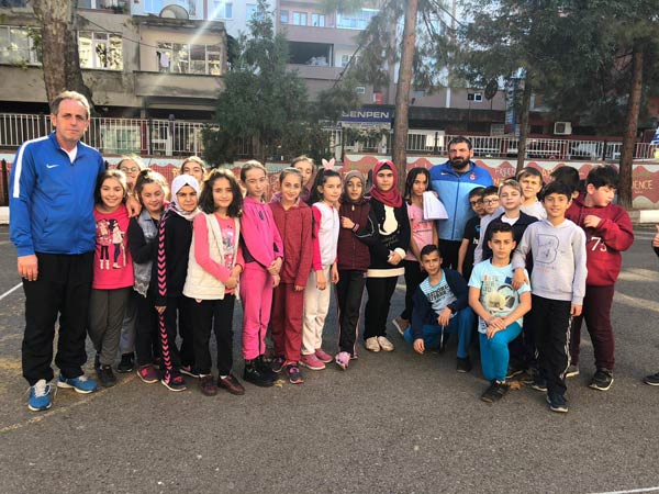 Trabzon'da antrenörler okul okul geziyor