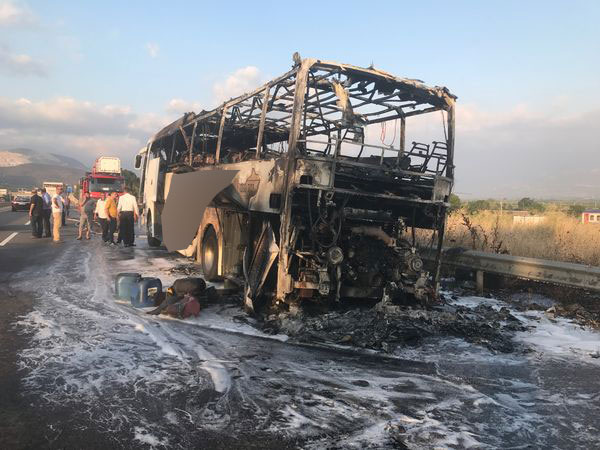  Yolcu otobüsü alev alev yandı