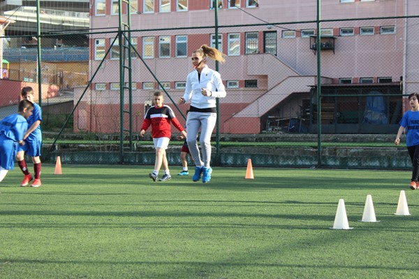 Sokakta tanıştığı futbolda Trabzon'da ilk oldu
