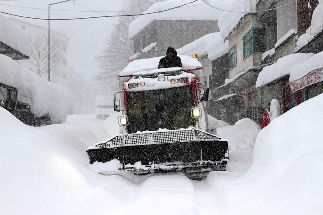 Rize’de köylerde mahsur kalan 3 hasta kurtarıldı