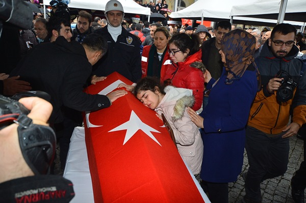 İzmir şehitleri gözyaşlarıyla son yolculuğuna uğurlandı