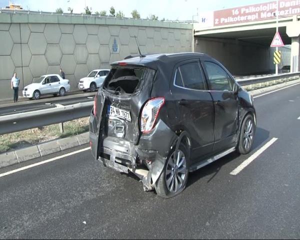 Trabzon plakalı araç kaza yaptı: 3 yaralı