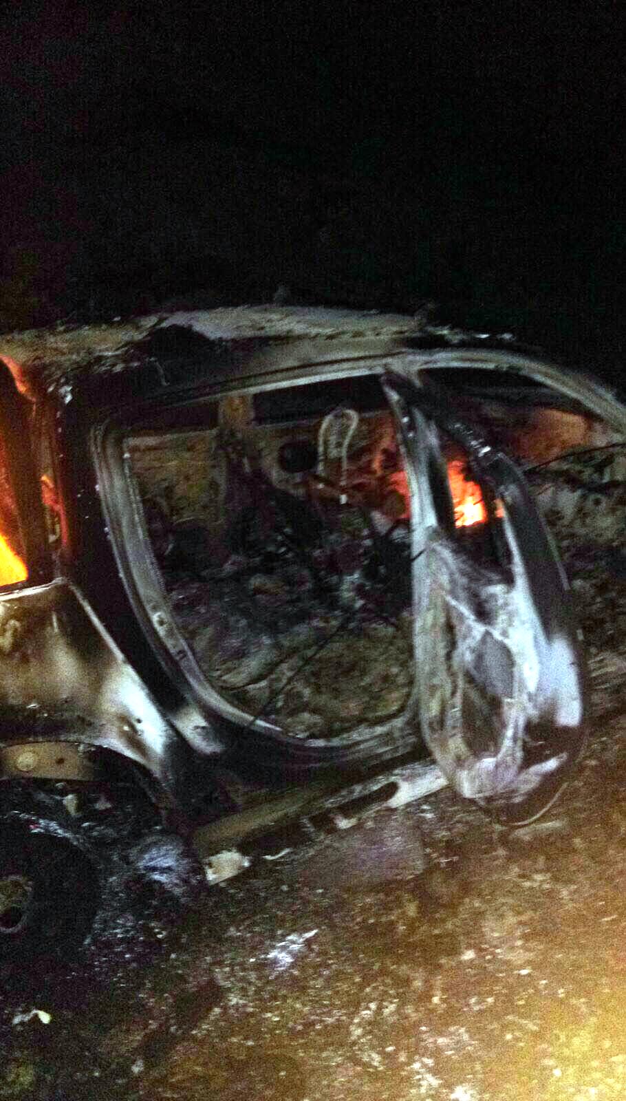 Teröristler, AK Partili başkanın aracını yaktı!