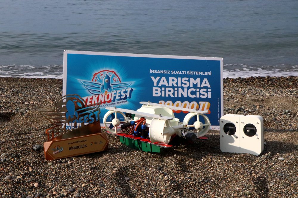 Sualtı Drone'u ile Trabzon'a birincilik getirdiler