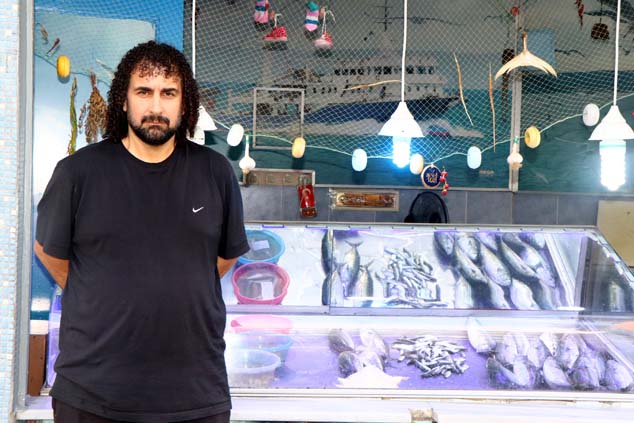 Trabzonlu zeaksını konuşturdu - Balıkları böyle satıyor
