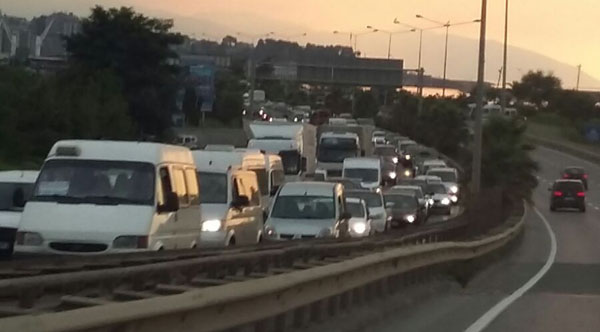 Trabzon’da trafik yine çileye dönüştü