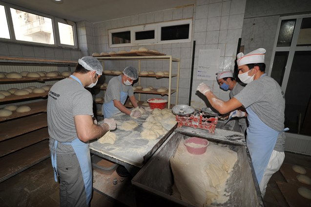 Uzun süre bayatlamayan Trabzon ekmeğine talep arttı