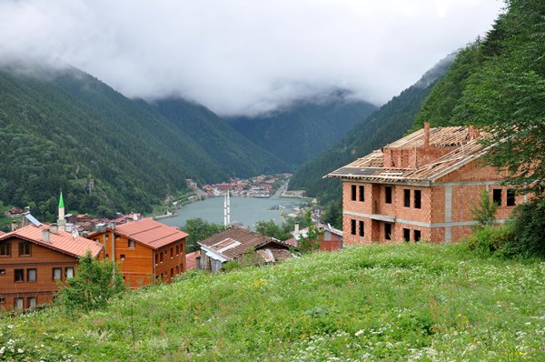 Trabzon'un doğa cenneti Uzungöl'de imar kirliliği sorunu bitmiyor